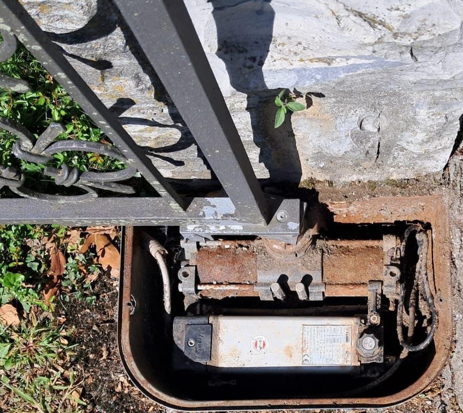 Cassa di fondazione di un motore interrato da pulire