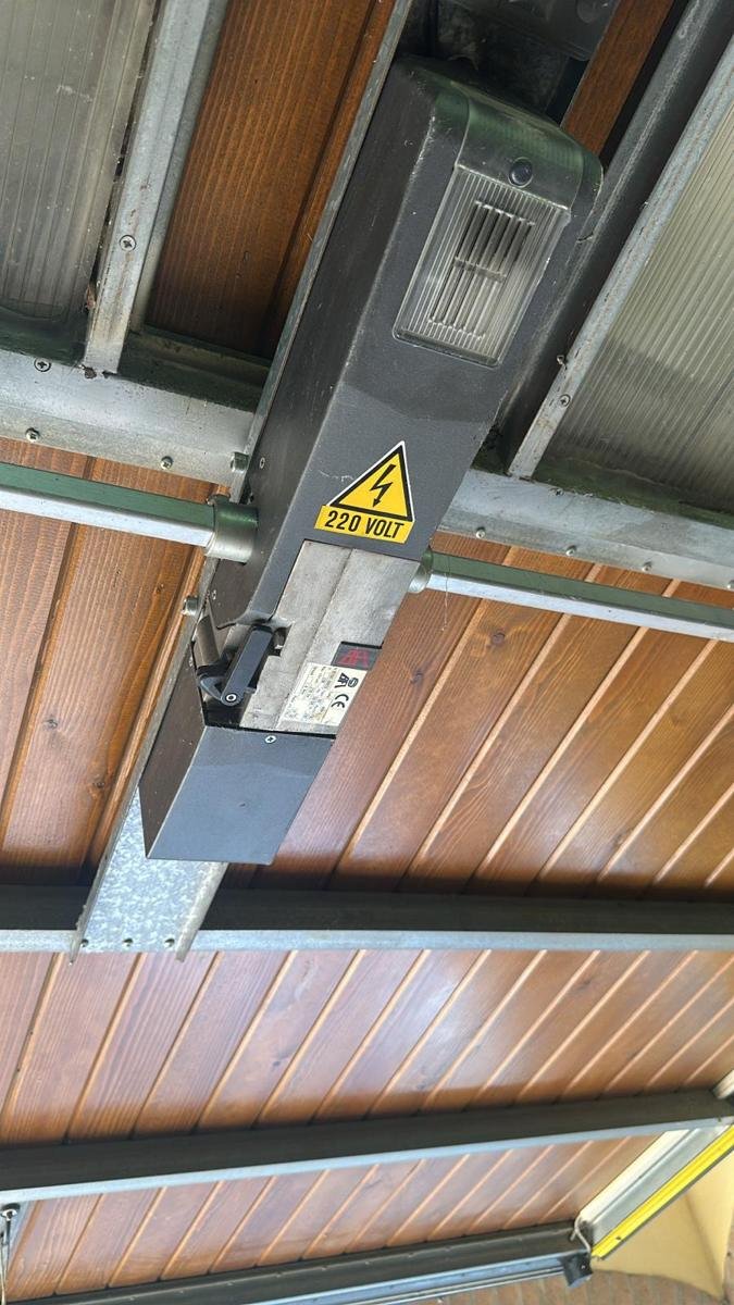 Motorizzazione di una porta basculante per garage a Cesena